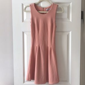 Beautiful Sleeveless Xtaren Dress🌸